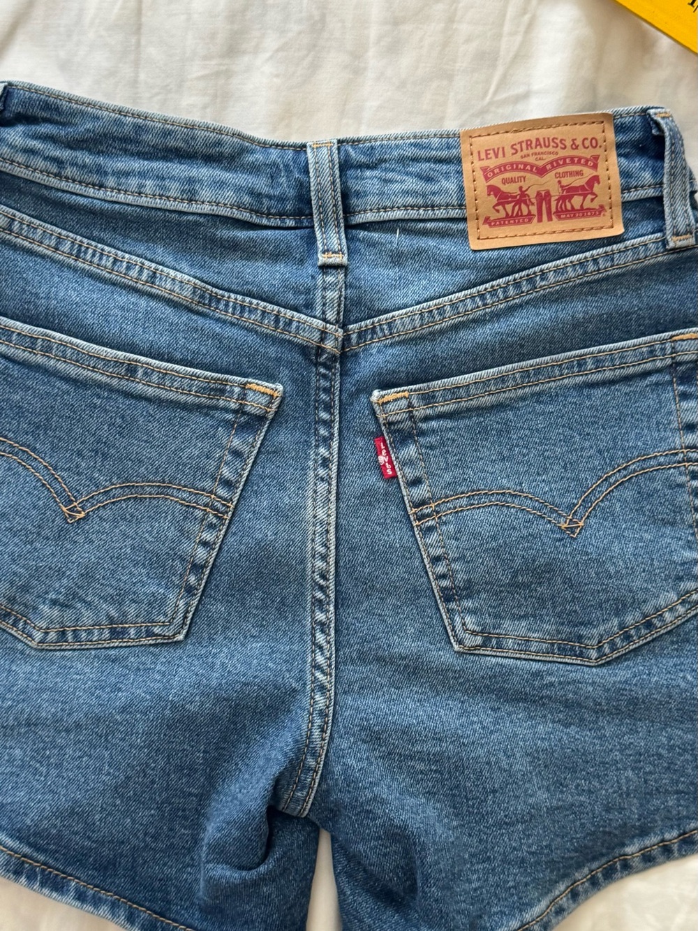 Levi's Classic Blue Denim High-Rise Shorts - Picture 8 of 8